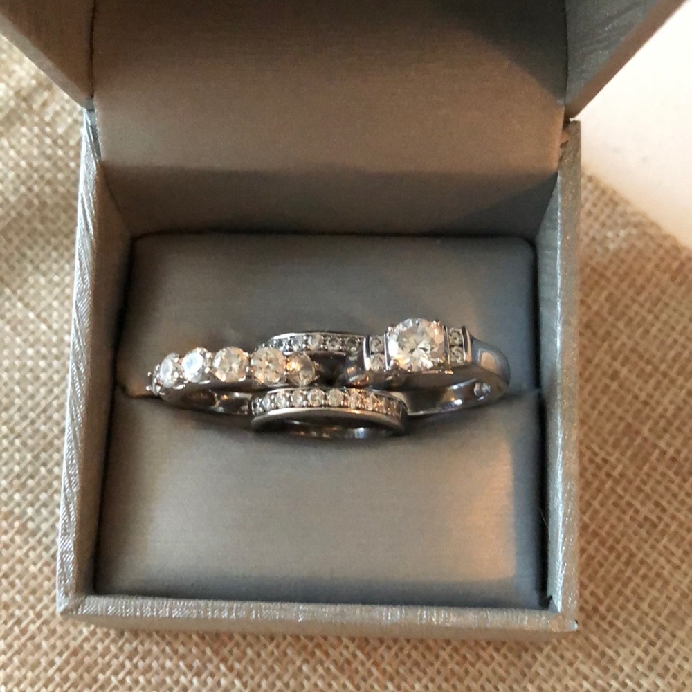 DIAMONIQUE INTERCHANGEABLE WEDDING/ENGAGEMENT BAND / 925 Sil.